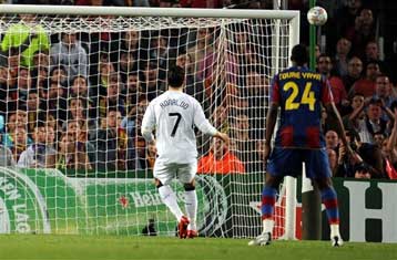 Η Μάντσεστερ κράτησε στην πολιορκία της Μπαρτσελόνα και 0-0 στο «Καμπ Νου»