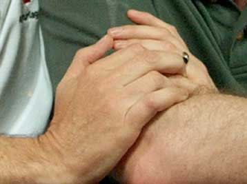 Γνωμάτευση ζητά ο δήμαρχος Καισαριανής για τους γάμους ομόφυλων ζευγαριών