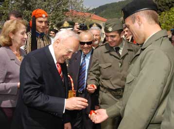 Το Πάσχα της πολιτειακής και πολιτικής ηγεσίας