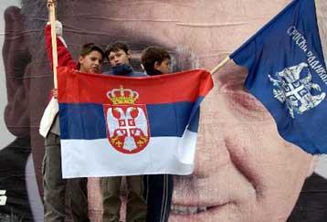 Φιλοευρωπαίοι και υπερεθνικιστές στήθος με στήθος λίγο πριν τις εκλογές στη Σερβία