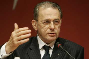 Έκκληση Ρογκ προς τη Δύση να σταματήσει να «ενοχλεί» το Πεκίνο