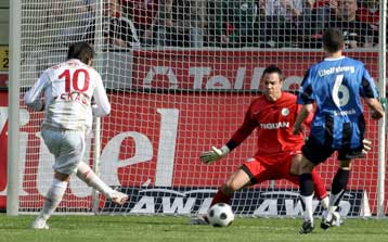 Η Μπάγερ διέλυσε τη Στουτγάρδη, το γκολ του Γκέκα δεν ήταν αρκετό για τη Λεβερκούζεν