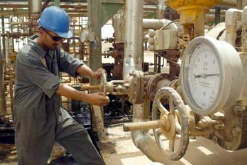 Τα 120 δολάρια αγγίζει η τιμή του πετρελαίου