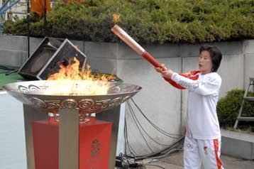 Στην απολυταρχική Βόρειο Κορέα για πρώτη φορά η Ολυμπιακή Φλόγα
