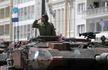 Επανέρχεται η συζήτηση για τη στράτευση των νέων μετά το σχολείο