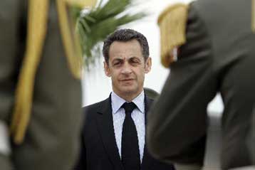 Θύελλα αντιδράσεων για «επαίνους» Σαρκοζί στις ατομικές ελευθερίες στην Τυνησία