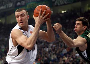 «Τελειωμένη ιστορία» λέει ο προπονητής της Παρτιζάν για τη μεταγραφή του Πέκοβιτς