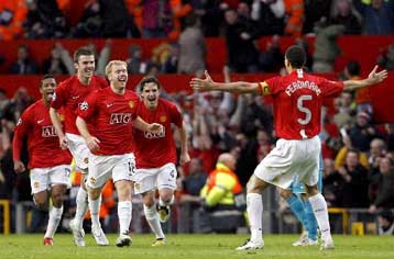 Στη Μόσχα η Μάντσεστερ με σωτήριο γκολ του Σκόουλς