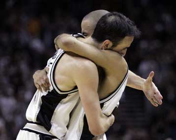 Πρόκριση για Σαν Αντόνιο και Ν.Ορλεάνη στον επόμενο γύρο των πλέι οφ