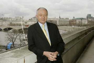 Δημοτικές εκλογές στην Αγγλία με σκληρή μάχη επανεκλογής για τον «Κόκκινο Κεν»