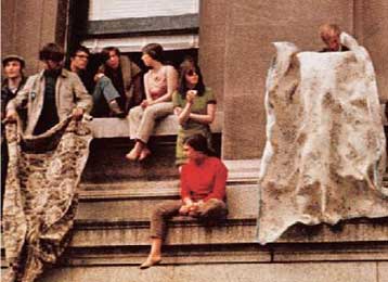 Ο μήνας που κράτησε μια δεκαετία