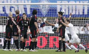 Στα πέναλτι η Ρέιντζερς, με τεσσάρα η Ζένιτ