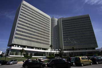 Σε αναζήτηση της «χρυσής τομής» για να κλείσει η συμφωνία με DT για τον ΟΤΕ