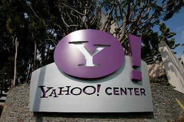 Το ενδεχόμενο επιθετικής εξαγοράς της Yahoo εξετάζει η Microsoft