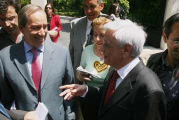 Η γραφειοκρατία επί τάπητος στη συνάντηση Καραμανλή με τους Παυλόπουλο-Αλογοσκούφη