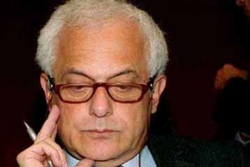 Οι φορολογικές δηλώσεις των Ιταλών παραμένουν «αναρτημένες» στο Διαδίκτυο