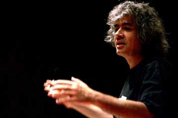 Ο Νίκος Κυπουργός συναντά την Ελευθερία Αρβανιτάκη στο Μέγαρο Μουσικής Αθηνών