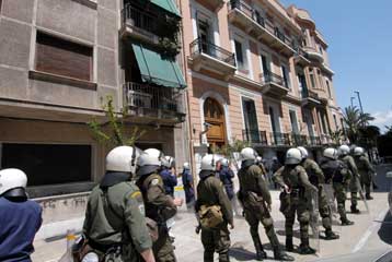 Συνεχίζεται η κόντρα ΠΑΣΟΚ-ΣΥΝ για τα επεισόδια στο Πεδίον του Αρεως