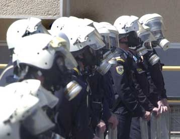 Πεδίο μάχης o Βοτανικός τα ξημερώματα του Σαββάτου – Νέα επίθεση στα γραφεία του ΠΑΣΟΚ