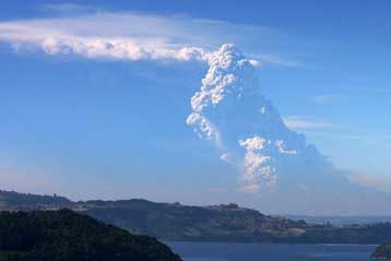 «Ξύπνησε» το ηφαίστειο Τσαϊτέν στα νότια της Χιλής