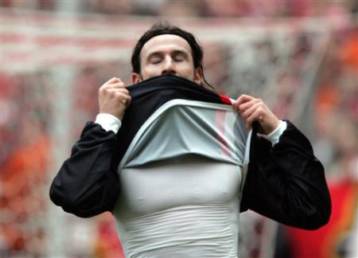 Το γκολ της τιμής ο Αμανατίδης στο «βαρύ» 4-1 από τη Στουτγάρδη