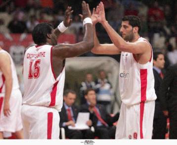 Περίπατος του Ολυμπιακού κόντρα στην ΑΕΚ στο ΣΕΦ