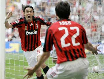 Κέρδισε η Μίλαν και η Ίντερ περιμένει για να πανηγυρίσει τον τίτλο