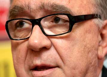 Ο «ανφαίρ» Ντέμης, τα δάκτυλα του Ρίμπο και ο απλά καλύτερος Ολυμπιακός