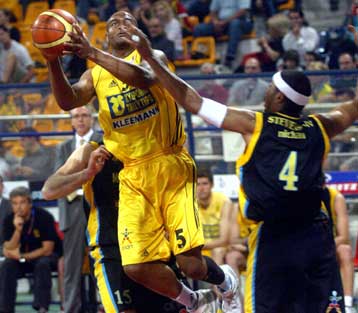 Παίρνουν εισιτήριο ή συνεχίζουν τη «μάχη»