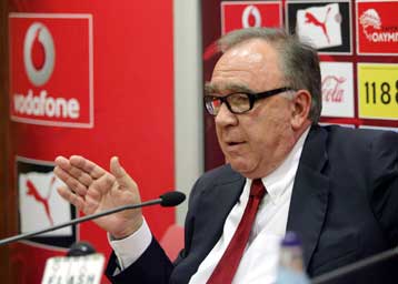 Στα δικαστήρια πηγαίνει ΑΕΚ και Ριβάλντο ο Ολυμπιακός ζητώντας 5 εκατ. ευρώ