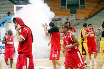 Τρεις πέρασαν στα ημιτελικά μέσα από ένταση και επεισόδια, περιμένουν τον τέταρτο