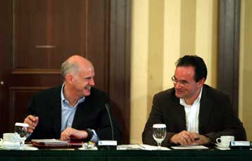 Αύξηση του ΦΠΑ σε έξι μήνες «βλέπει» το ΠΑΣΟΚ, παρά τις διαψεύσεις Αλογοσκούφη