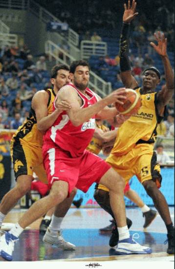 Δια πυρός, σιδήρου και αιχμών για το ποδόσφαιρο προκρίθηκε ο Ολυμπιακός