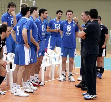 Όρεξη και διάθεση ζήτησε ο Λεώνης στην πρεμιέρα της εθνικής ανδρών