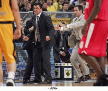 Ενταση μεταξύ Γιαννάκη και Αγγέλλου για τον… λαγό που δεν πιάστηκε