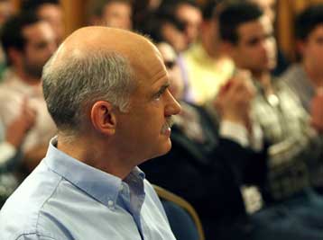 Επανεμφάνιση Γ.Παπανδρέου με πρόταση για τη συνταγματική αναθεώρηση