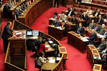 Ο δανεισμός των νοικοκυριών και η πώληση του ΟΤΕ στην «Ώρα του Πρωθυπουργού»