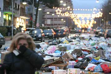 Στο Ευρωπαϊκό Δικαστήριο παραπέμπεται η Ιταλία για τα απορρίμματα της Νάπολης