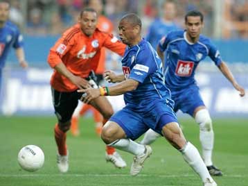 Κουνάει το… σεντόνι η Σάλκε, αποχαιρετά τα «σαλόνια» η Χάνσα Ροστόκ