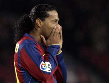 Απορρίπτει τον Ροναλντίνιο ο Μπερλουσκόνι, προτιμά τους Φλαμινί και Σανιόλ