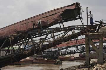 Παραίτηση και απόγνωση στη Μιανμάρ μετά το πέρασμα του κυκλώνα