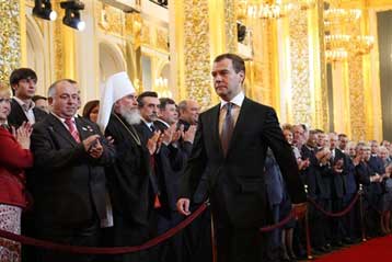 Ο Ντμίτρι Μεντβέντεφ πρόεδρος της Ρωσίας στη σκιά του Πούτιν