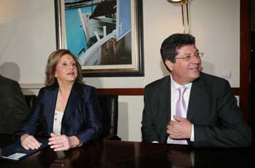 Υπέγραψε η Φ.Πετραλιά την απόφαση για αύξηση της άδειας μητρότητας κατά ένα εξάμηνο