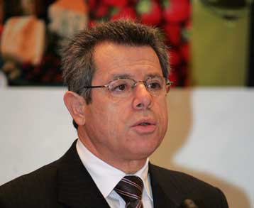 Δέσμευση Βλάχου για επιστροφές της φαρμακοβιομηχανίας στα Ταμεία και αναδρομικά