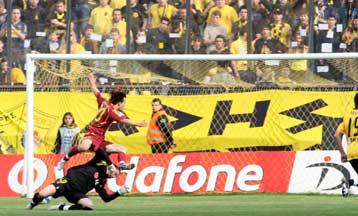 Χωρίς οίκτο, ο Αρης επιβλήθηκε με το «βαρύ» 4-0 επί ΑΕΚ στη Θεσσαλονίκη