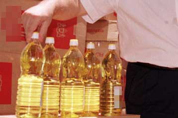 Έλεγχοι του ΕΦΕΤ στο λιανεμπόριο μετά το σήμα για επικίνδυνο ηλιέλαιο