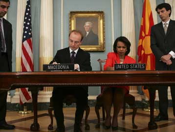 Διακήρυξη στρατηγικής συνεργασίας υπέγραψαν οι ΥΠΕΞ ΗΠΑ και ΠΓΔΜ