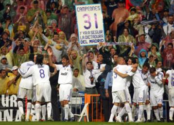 Υπόκλιση κυριολεκτικά και μεταφορικά της Μπαρτσελόνα στη Ρεάλ