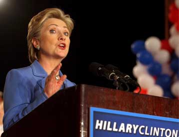 Θα συνεχίσω την προεκλογική μου εκστρατεία, επιμένει η Χίλαρι Κλίντον