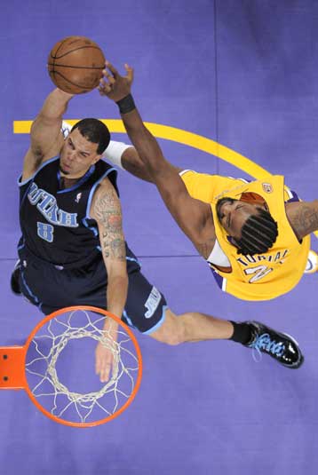 Με νίκες συνέχισαν Λέικερς και Ορλάντο στον β γύρο των πλέι οφ